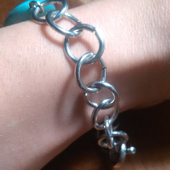 Mojave Blue Turquoise Silvertone Toggle Bracelet - Picture 14 of 14